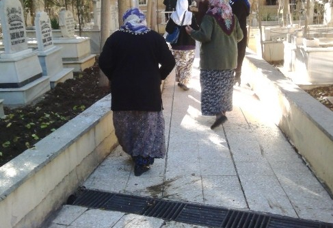 Ninelere türbeler gezdirildi