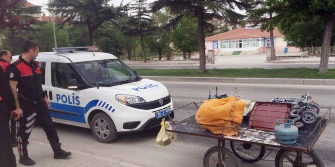 Cezaevi firarisi ray bağlantı demirlerini çalarken yakalandı