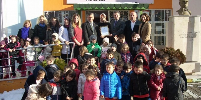 Miniklerden Mehmetçik Vakfı’na anlamlı destek