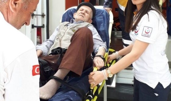 Abdest alırken düşen yaşlı adam yaralandı
