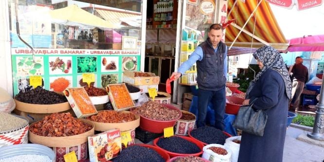 Ramazan öncesi hurma ve hoşaflık malzemelere rağbet arttı