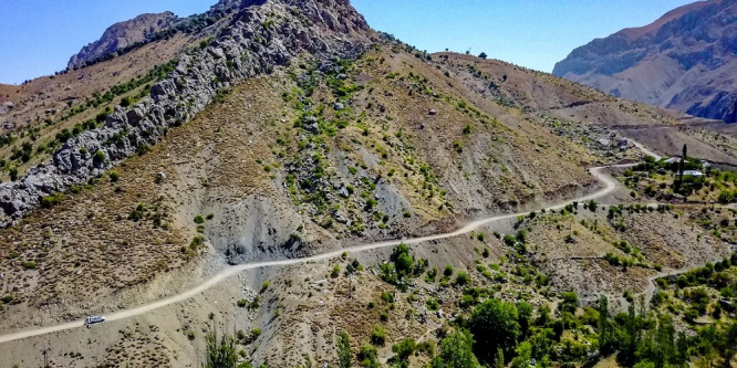 Büyükşehir Belediyesi Pütürge’de yol çalışmalarını sürdürüyor
