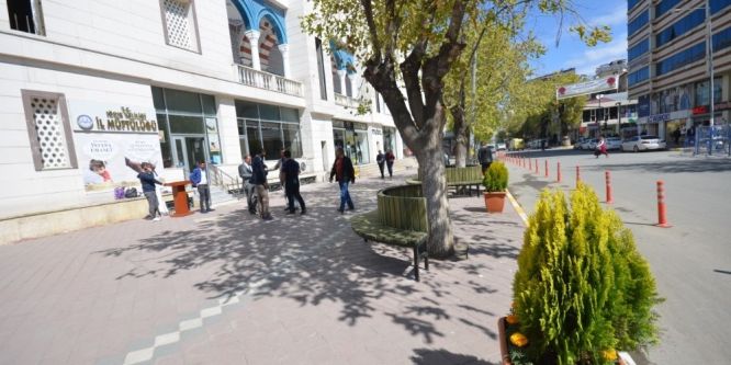 Iğdır Belediyesi'nden oturma bankları