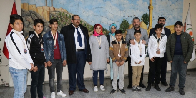 Şanlıurfalı sporcular altın madalyalarla kente döndü