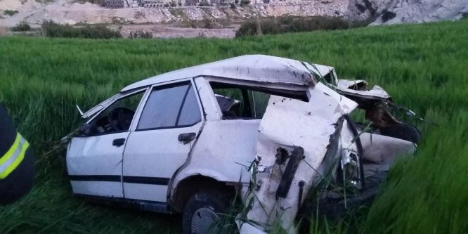 Otomobil şarampole yuvarlandı: 1 ölü, 2 yaralı