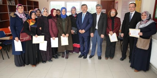 Başkan Karabacak, anne ve babaları sertifikalandırdı