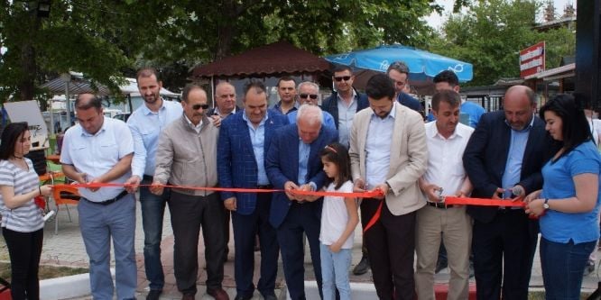 Lapseki’de yöresel lezzet standı kuruldu