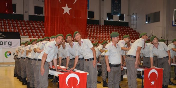 Kısa dönem erlerin yemin töreninde duygu dolu anlar