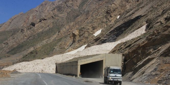Hakkari’deki çığ tünelleri sürücüleri sevindirdi