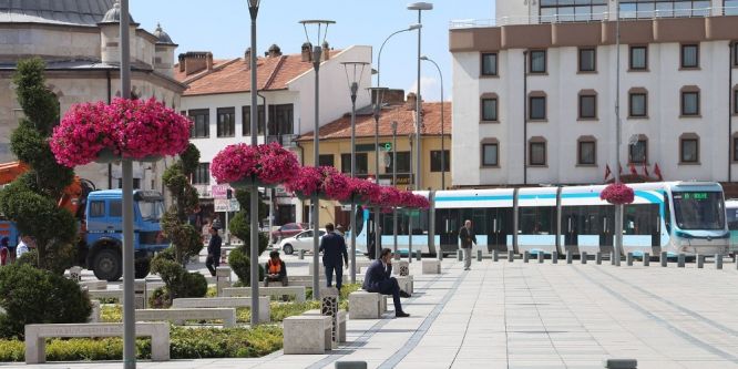 Konya’nın caddeleri çiçek açtı