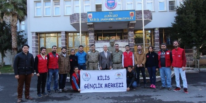 Gençlik Liderleri ve Gönüllüler askerlere ziyaret