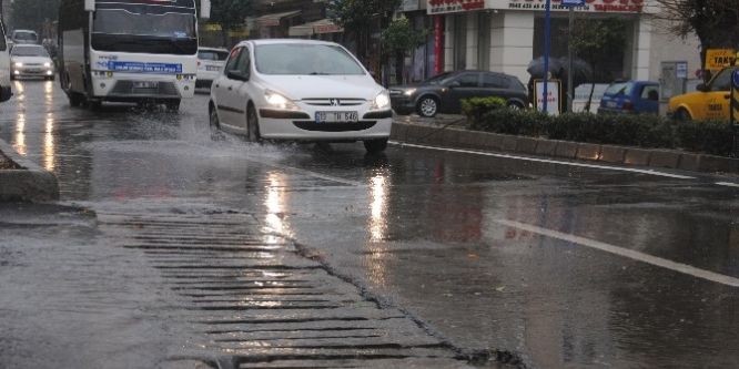 Yağış hayatı felç etti