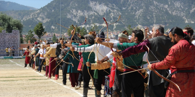 Kütahya Geleneksel Germiyan Türk Oyunları Festivali başladı