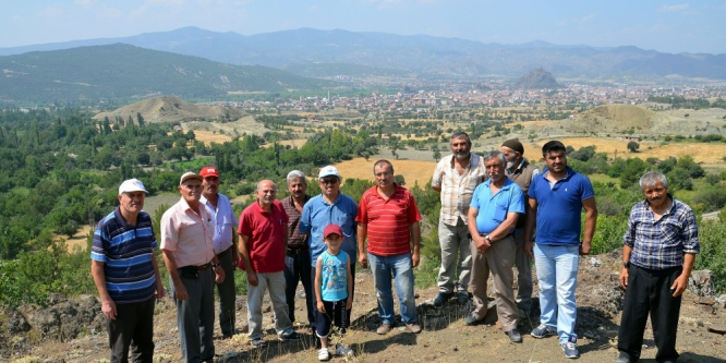 Suları kesilen köylüler yetkililerden yardım bekliyor
