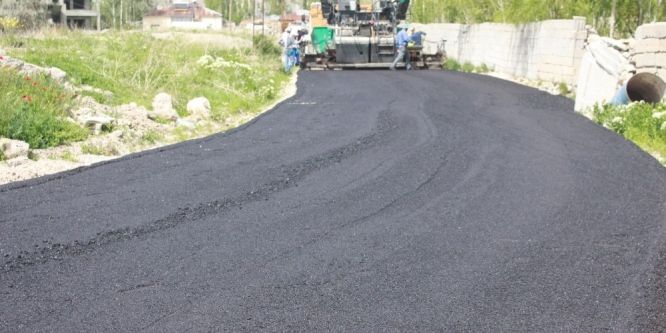 Edremit’te yol asfaltlama seferberliği