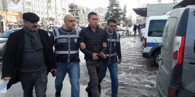 Bıçaklı saldırgan tutuklandı