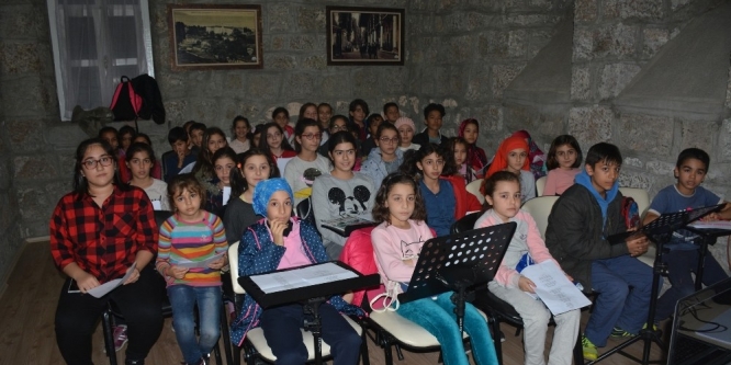 Trabzon’da mülteci çocuklardan koro oluşturuldu