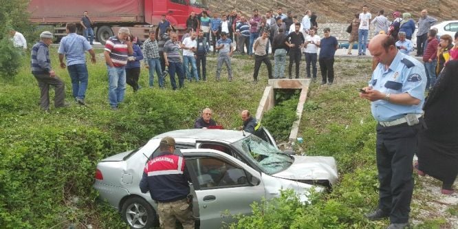 Otomobil kanala uçtu: 1 ölü, 3 yaralı