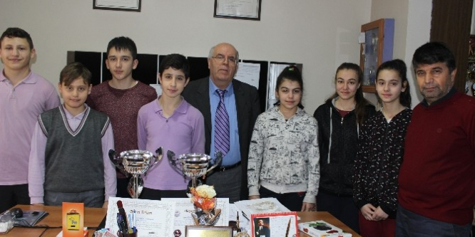 Zonguldak'ta Yayla Ortaokulu öğrencileri Çorum’dan iki kupayla döndü