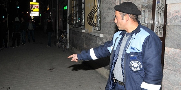 7'nci kattan düşen çocuğu havada kurtardı