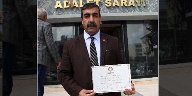 7'nci kez muhtar seçildi, mazbatayı aldı