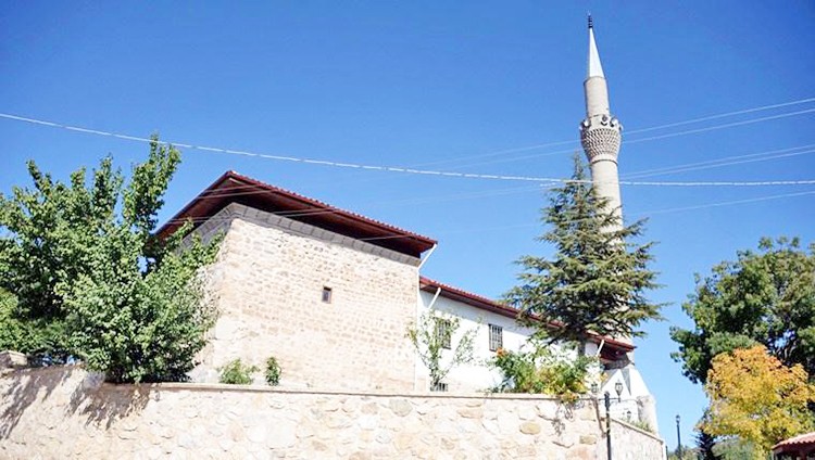 8 asırlık caminin bu özelliği hayrete düşürüyor: Bu camiden Türkiye’de sadece 3 tane var