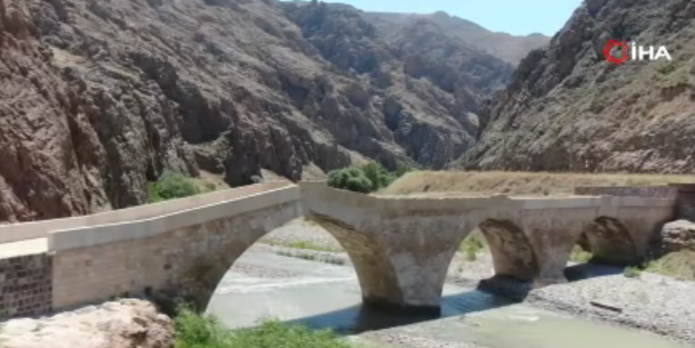 8 asırlık Kız Köprüsü, ziyaretçilerine eşsiz manzara sunuyor