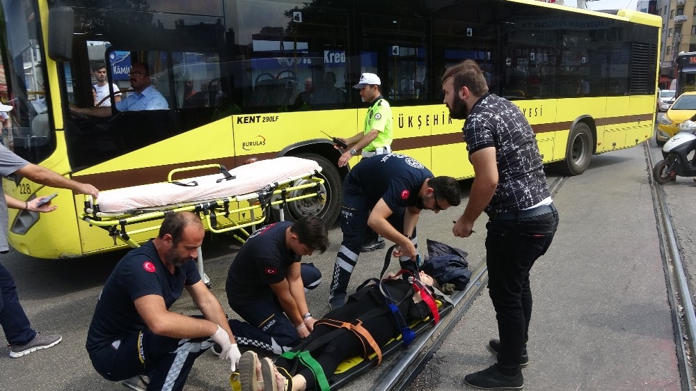 8 aylık hamile kadın motordan düştü 