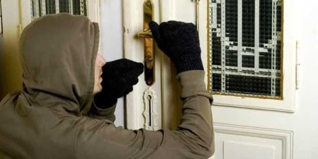  8 ayrı evden hırsızlık yapan şahıs enselendi
