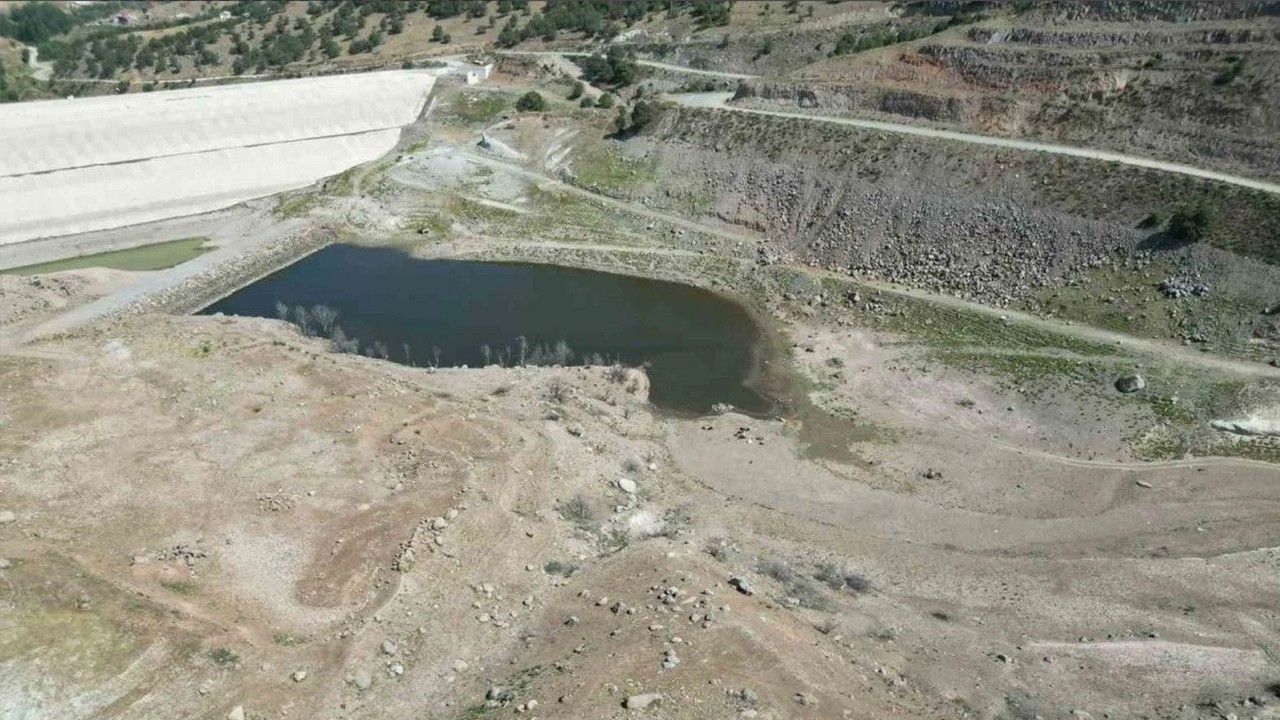 8 baraj kuruma tehlikesiyle karşı karşıya