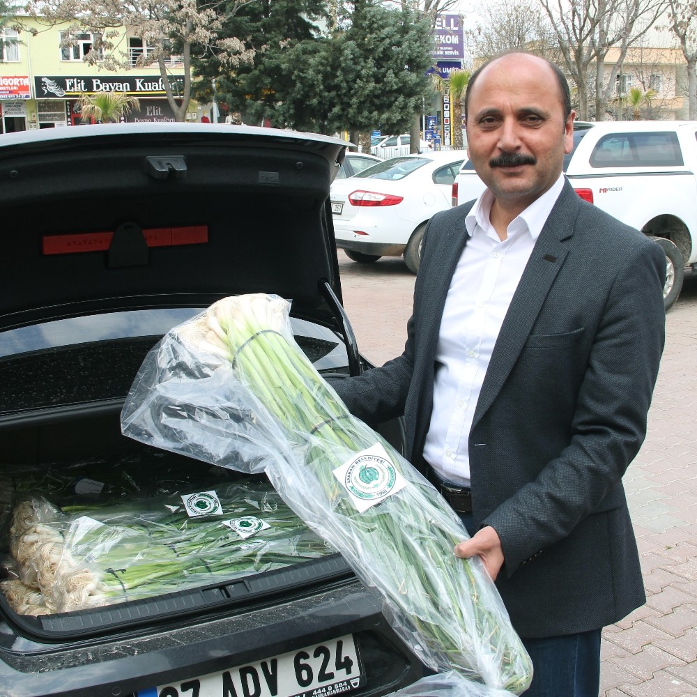 8 belediye başkanına 8 koli sarımsak 