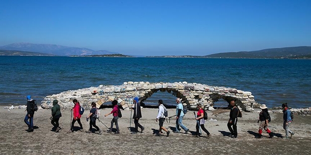 8 bin yıllık tarihte yolculuk: Efes-Mimas Yolu
