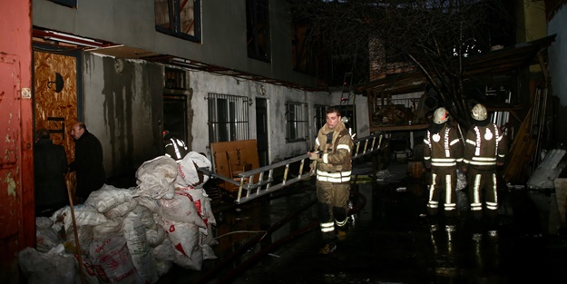 8 bina zarar gördü! Yangın söndürüldü