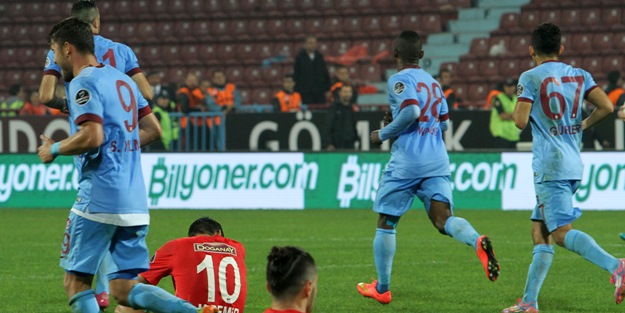 8 gollü maç nefes kesti