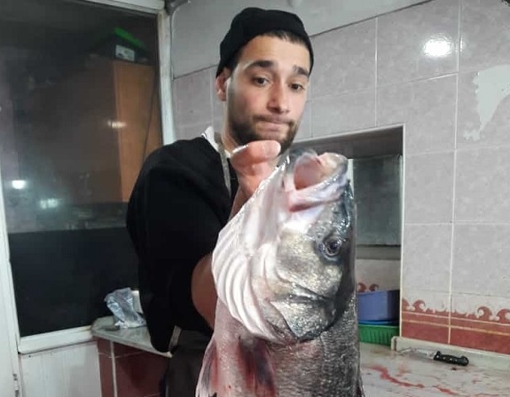 8 kiloluk levrek yakaladı! İşte dev levrek için istenen rakam