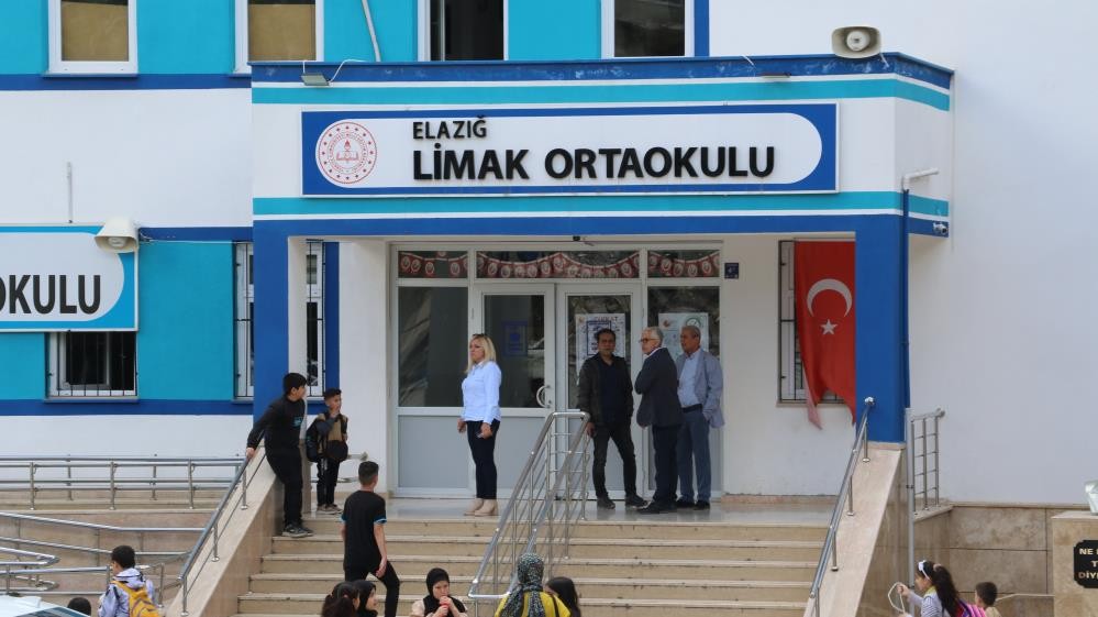 8. sınıf öğrencisi, öğretmenini bıçakladı