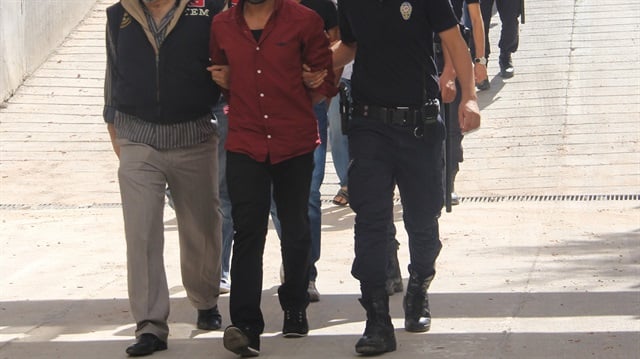 8 suçtan aranan zanlı enselendi