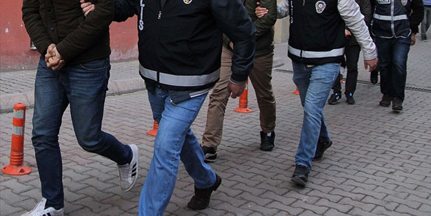 8 torbacı hapsi boyladı