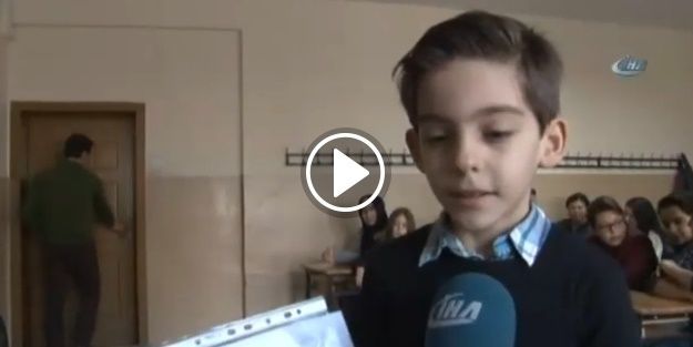 8 yaşında ilkokuldan mezun oldu