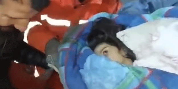 8 yaşındaki Asya 96 saat sonra enkazdan sağ olarak kurtarıldı