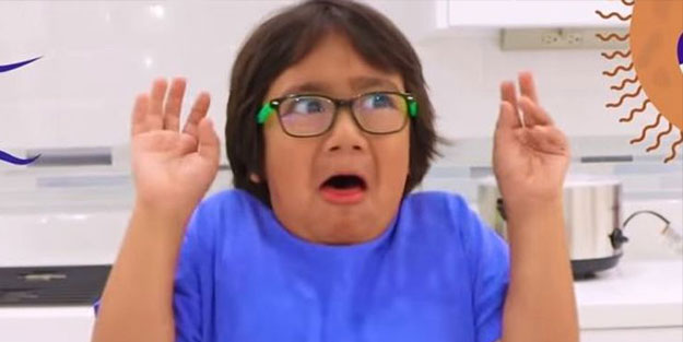 8 yaşındaki YouTuber'ın yıllık kazancı dudak uçuklattı!