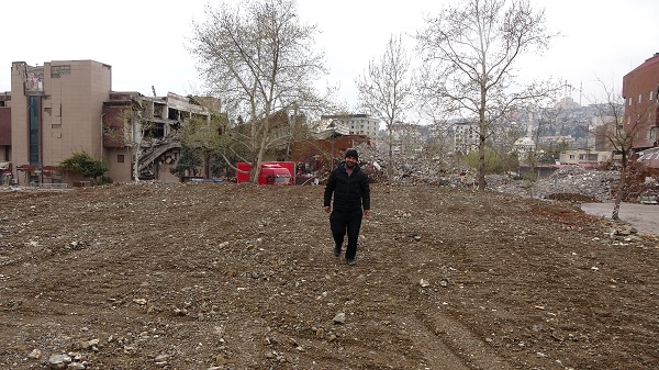 8 yıl önce geldi! Depremde 15 kişiyi kurtardı