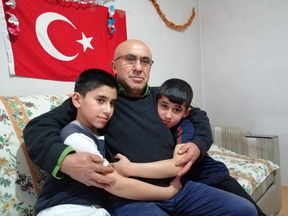 8 yıldır çocuklarına hem anne hem baba oldu 