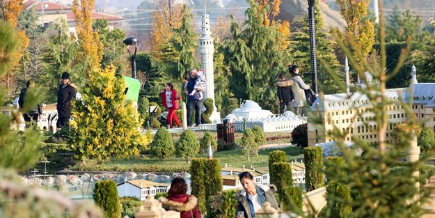 80 Binde Devr-i Alem parkında ara tatil yoğunluğu yaşanıyor