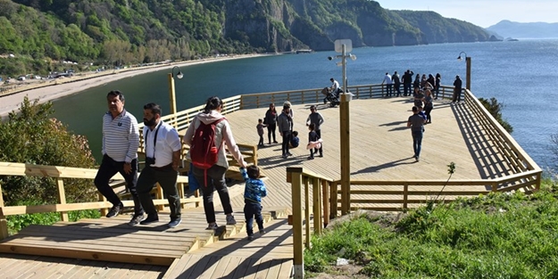 80 milyon yıllık lav sütunlarına ziyaretçi yoğunluğu