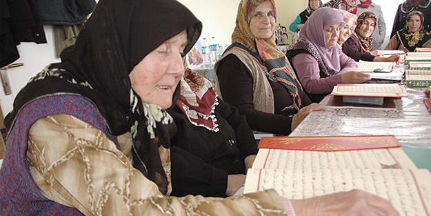80 yaşında Kur’an öğrendi