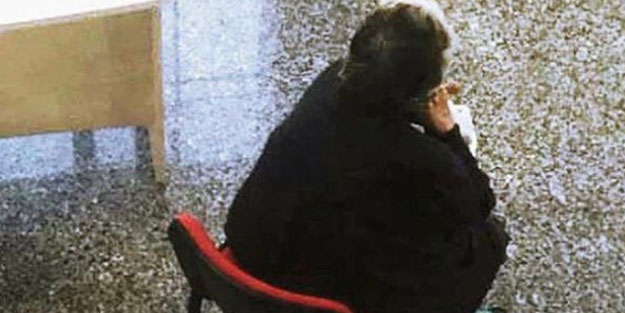 80 yaşındaki annesini, Çalışma Bakanlığının kapısına bırakıp gitti