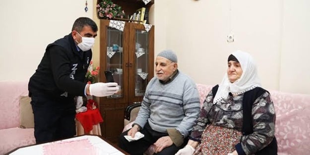 80 yaşındaki Mehmet dededen Milli Dayanışma Kampanyası'na destek