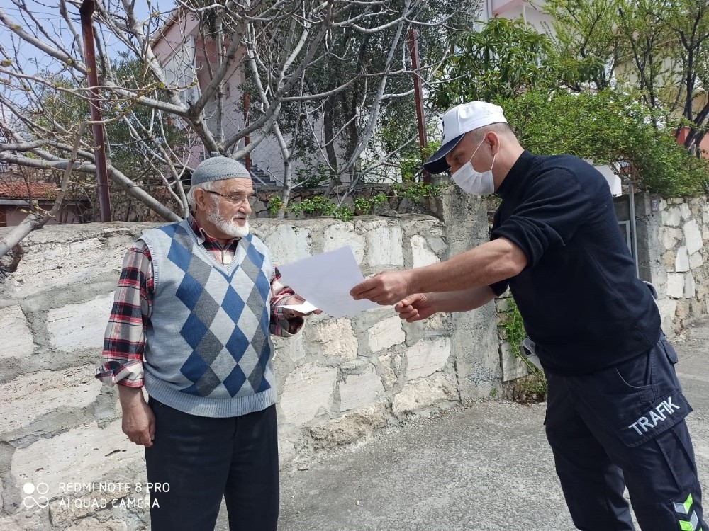 80 yaşındaki Mustafa amca bin lira bağış yaptı 
