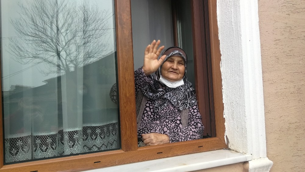 80 yaşındaki Nazmiye nine korona virüsü yendi 
